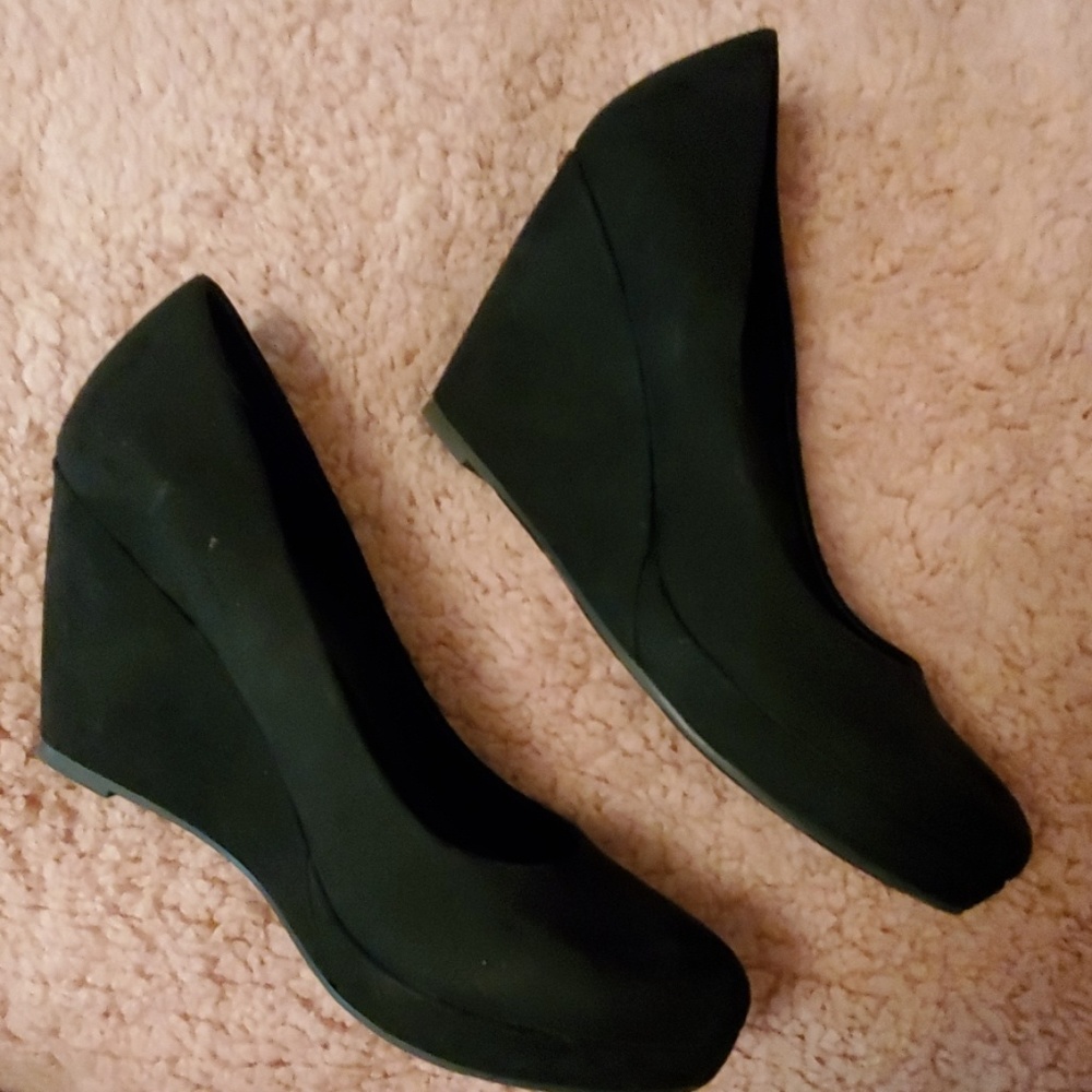 Apt 9 Wedges